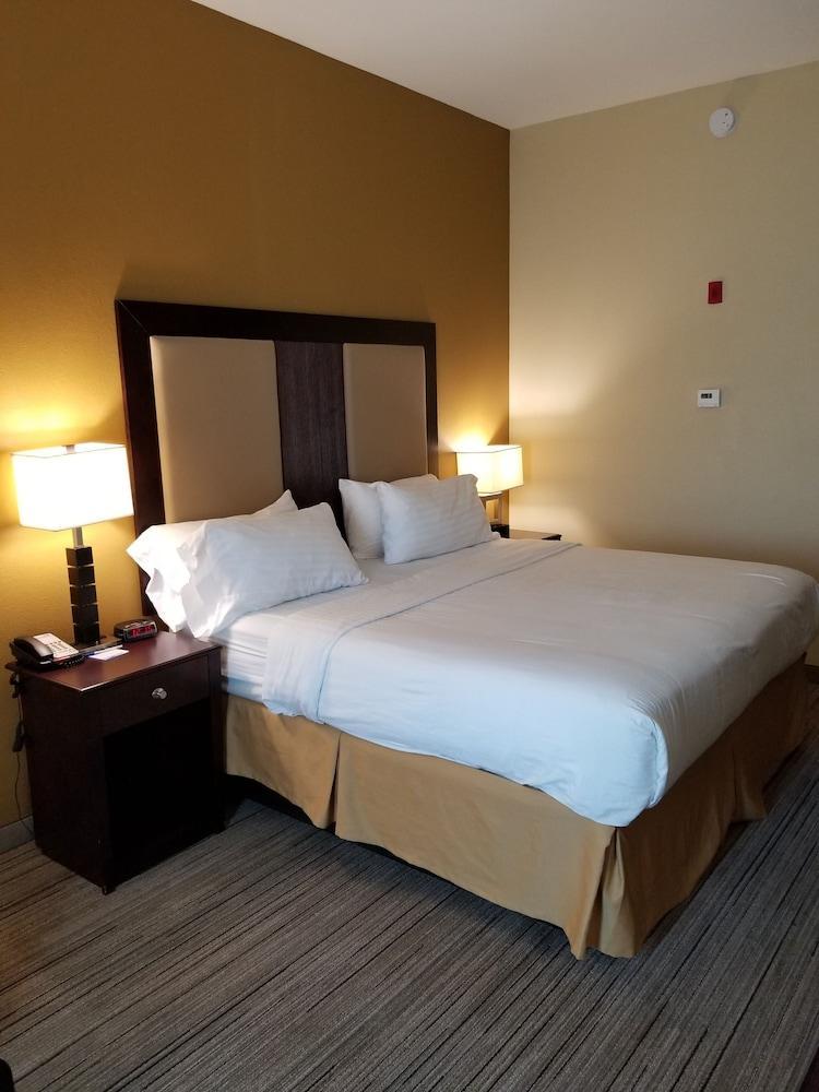 Express & By Ihg Resort 3*